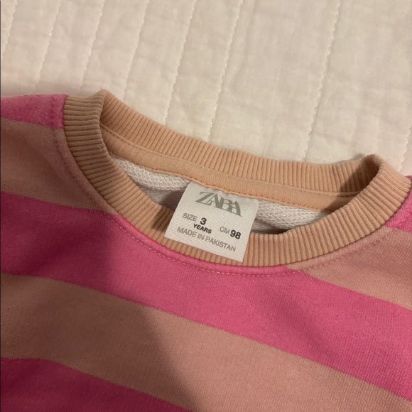 Zara Toddler Sweatshirt - Picture 2 of 2